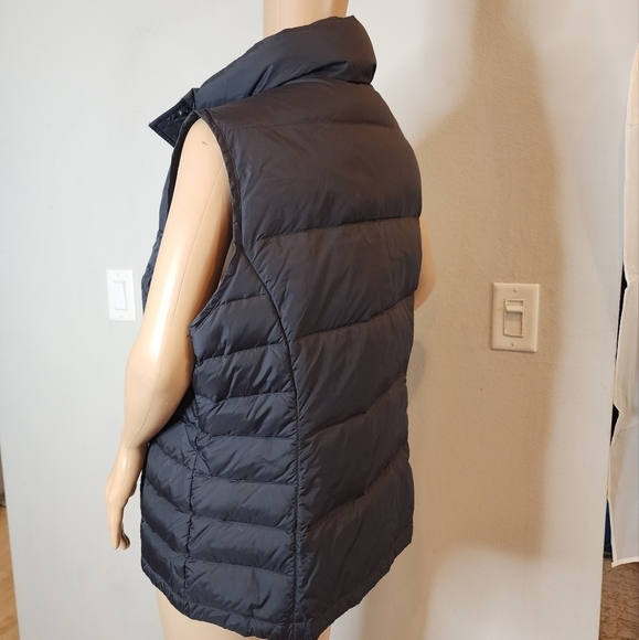Lands' End down black puffer vest. Women's size Large. - Picture 6 of 15